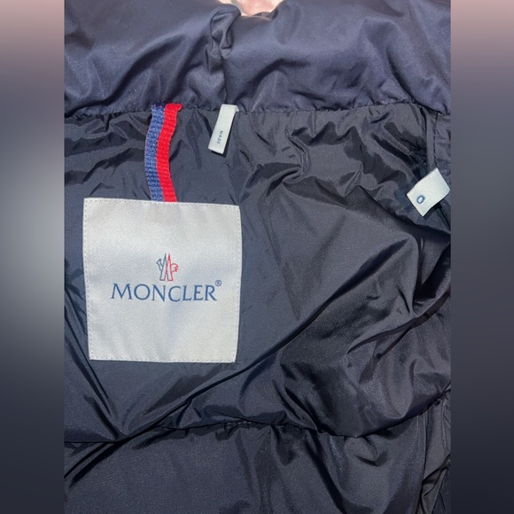 Women Moncler Vest - Picture 5 of 7
